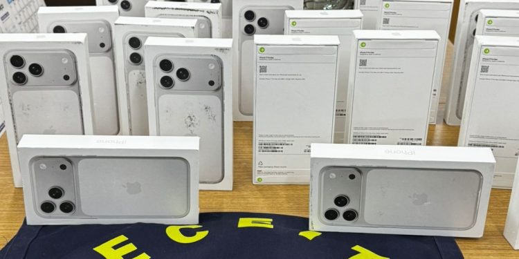 Iphones, cervejas e grãos: equipes apreendem mais de R$ 3,2 milhões em mercadorias irregulares no DF